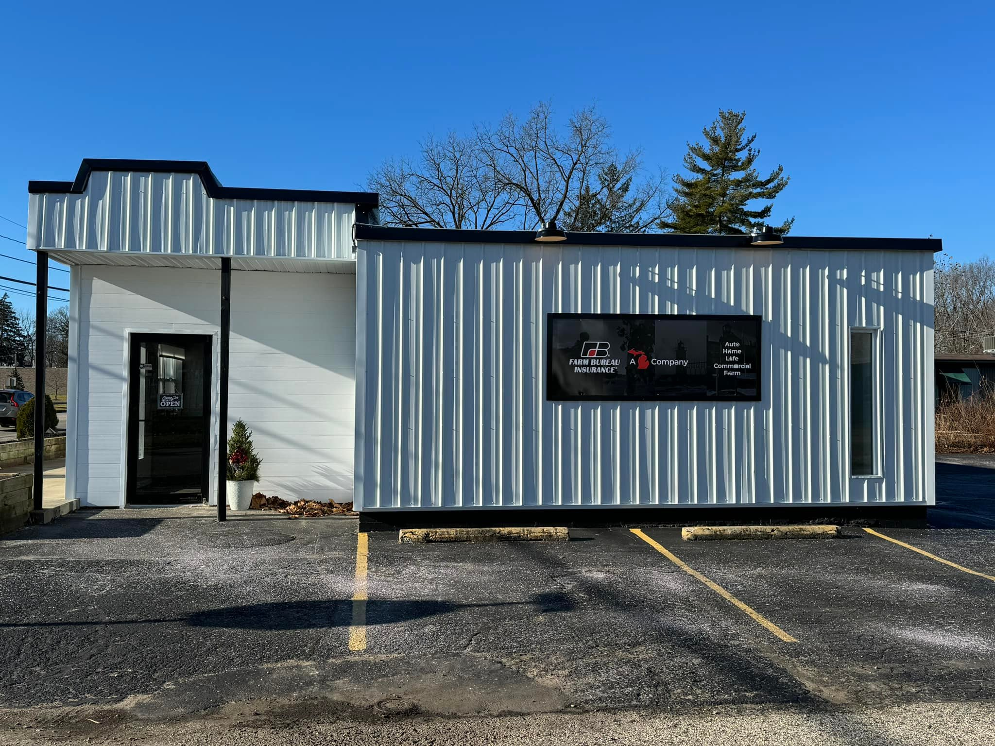 Brandon Yanna Farm Bureau Insurance Office - Exterior